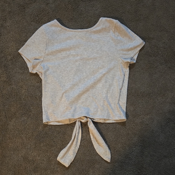 Francesca's Collections Light Gray Tie-Front Tee - Picture 1 of 4